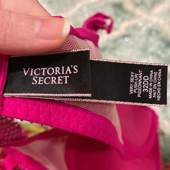 Victoria Secret Pink Glittery Push-up Bra - Picture 5 of 5